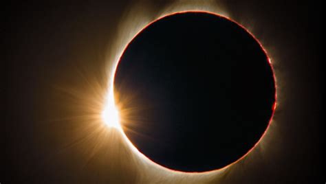 paano nangyayari ang solar eclipse